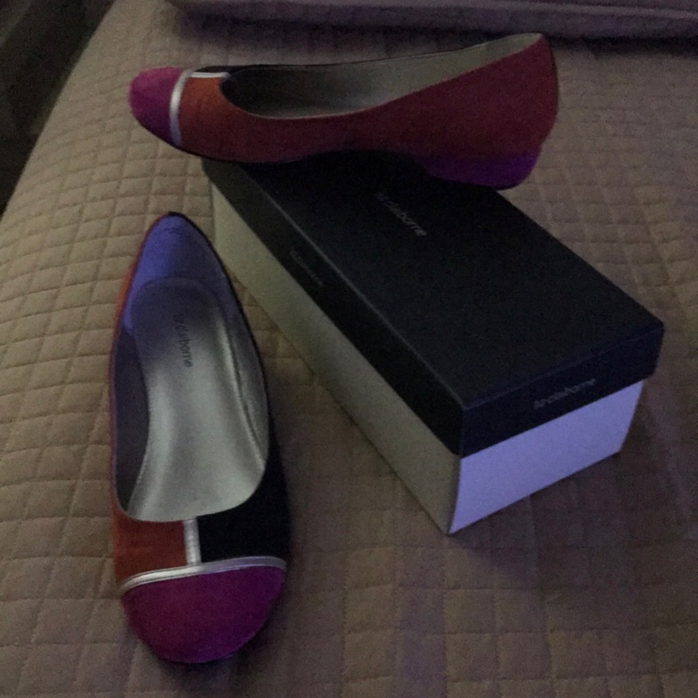 Liz Claiborne Suede Flats
